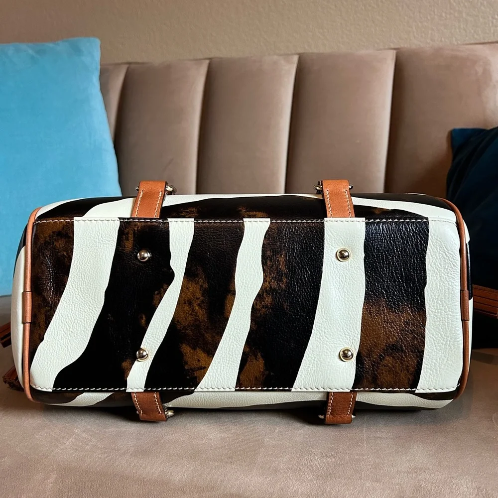 🦆 Like New Dooney & Bourke Zebra Leather Satchel - Picture 6 of 11